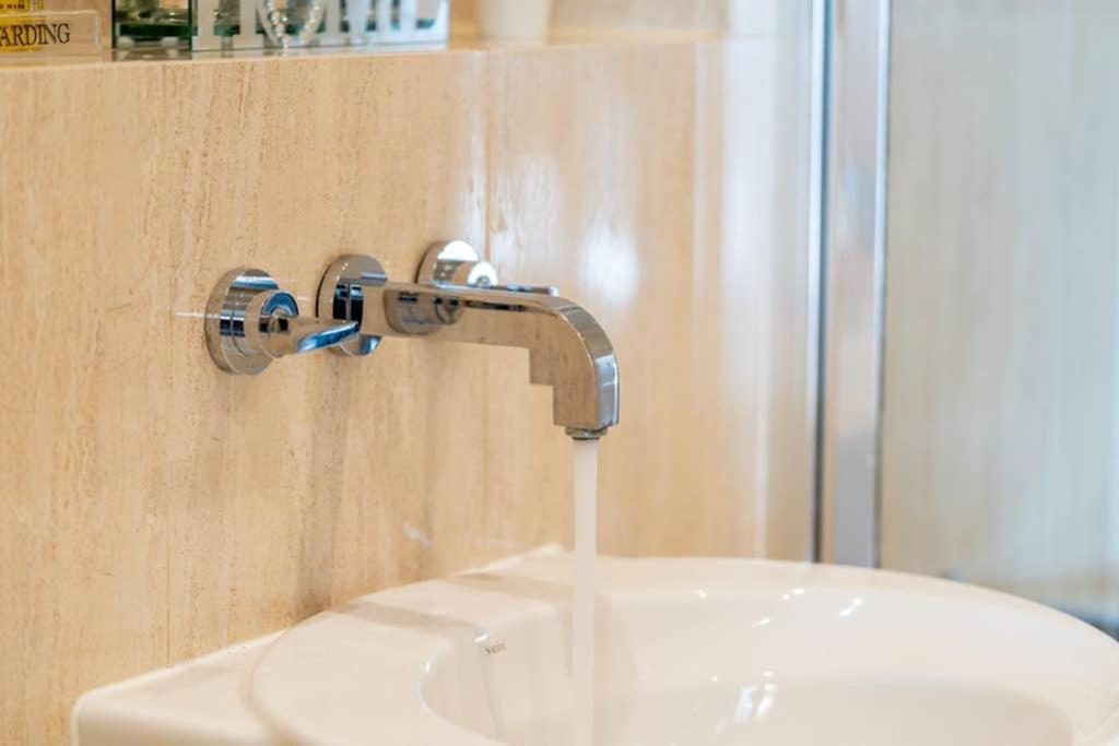 Avril Apartments Бирмингам Екстериор снимка